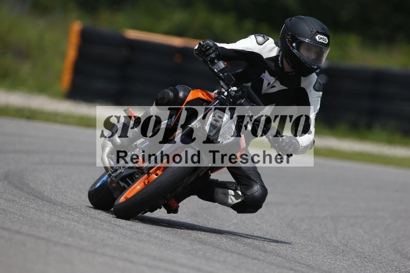 /Archiv-2024/29 12.06.2024 MOTO.CH Track Day ADR/Gruppe blau/8